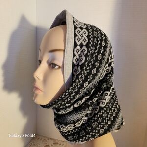 Black and Gray Patterned Knit Hood